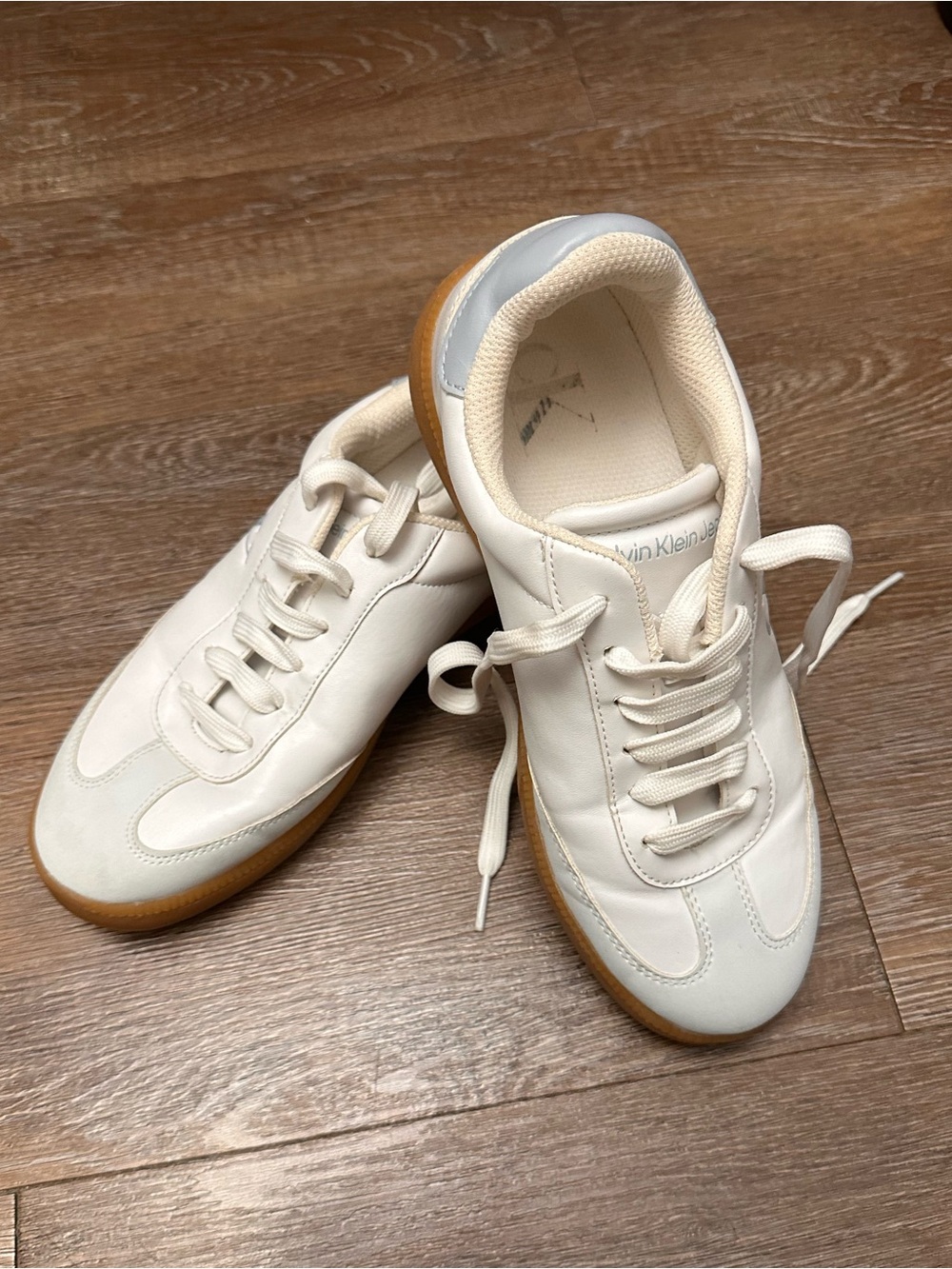 Calvin Klein Women's Cream Sneakers with Gum Sole - Picture 6 of 10